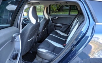 Volvo V60 I Kombi 2.0 D3 163KM 2011 Volvo V60 2,0d 163KM Bezwypadkowy R-Design 2.0 Diesel 163KM, zdjęcie 7