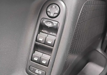 Citroen C3 II 2013 Citroen C3 2013r, 1.2 Benzyna. Uszkodzony lewy bok i lekko prawy tyl. Jezd, zdjęcie 9