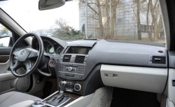 Mercedes Klasa C W204 Limuzyna 3.0 350 CDI BlueEFFICIENCY 231KM 2010 Mercedes-Benz Klasa C 3,0CDI (231KM) Automat Bezwypadkowy 3.0 Diesel 231KM, zdjęcie 9