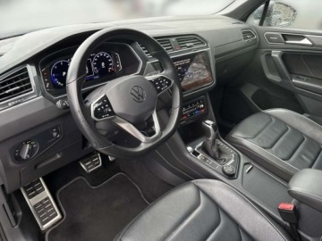 Volkswagen Tiguan II SUV Facelifting 2.0 TDI 200KM 2021 Volkswagen Tiguan R-line Kamery 360 HarmanKardon Zawieszenie DCC ACC Faktu, zdjęcie 8