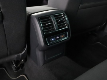 Volkswagen Passat B8 Variant Facelifting 1.5 TSI EVO 150KM 2020 Volkswagen Passat Business automat climatronic, zdjęcie 37