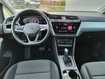 Volkswagen Touran III 1.5 TSI EVO 150KM 2023 Volkswagen Touran Comfortline 1.5 TSI 150KM DSG Sa, zdjęcie 13