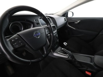 Volvo V40 II Cross Country 2.0 D2 DRIVE-E 120KM 2015 Volvo V40 klima auto czujniki parkowania, zdjęcie 13