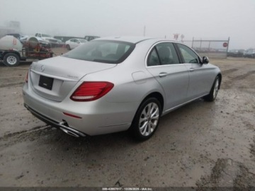 Mercedes Klasa E W213 2019 Mercedes-Benz Klasa E MERCEDES-BENZ E 300 4MATIC 2.0 Benzyna 241KM, zdjęcie 2
