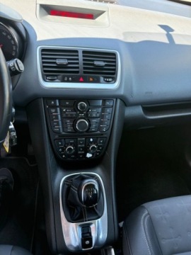 Opel Meriva II Mikrovan 1.4 Turbo ECOTEC 120KM 2011 Opel Meriva 1.4 PBLPG 120 KM Klima PdC Import Raty Oplaty 1.4 120KM, zdjęcie 14