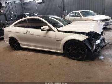 Mercedes Klasa C W205 2013 Mercedes-Benz Klasa C 63 AMG 2013 6.3l 6.3 Benzyna 451KM, zdjęcie 6