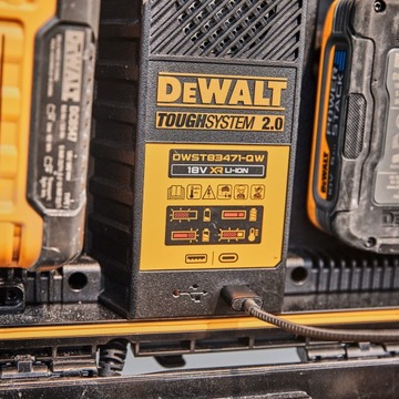Зарядное устройство ToughSystem DeWALT DWST83471 18 В
