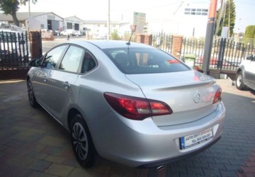 Opel Astra J Sedan 1.4 Turbo ECOTEC 140KM 2017 Opel Astra Opel Astra IV 1.4 T Business 1.4 BenzynaLPG 140KM, zdjęcie 8