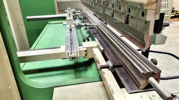Листогибочный станок Guifill 63 т x 2550 мм ПРЯМОЙ - КАК НОВЫЙ