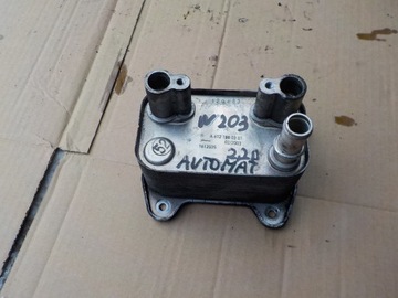 CHLADIČ OLEJE MERCEDES W203 2,2 CDI A6121880301