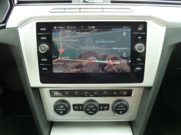 Volkswagen Passat B8 Variant 2.0 TDI BlueMotion SCR 150KM 2018 Volkswagen Passat NAWIGACJA PLHIGHLINE DSG-7PANORAMAASYSTENT PARKOWANIASKO, zdjęcie 17