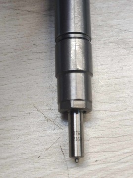 VSTŘIKOVACÍ TRYSKA 0445110418 NOVÝ