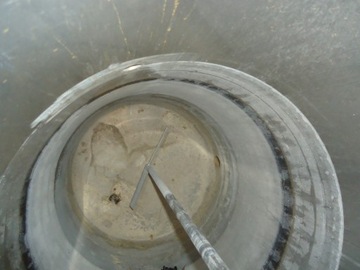 Бак из нержавеющей стали емкостью 300 л, стоячий, с рубашкой обогрева и мешалкой.