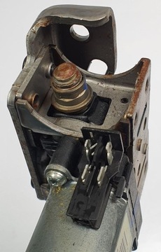 MOTOREK SEDADLA LEVÝ PŘEDNÍ JAGUAR XF X250 984685-104