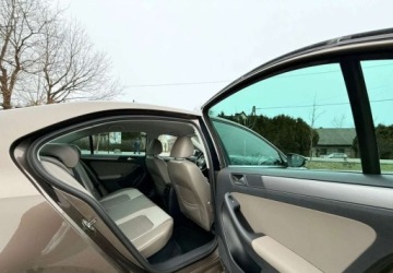 Volkswagen Jetta VI Sedan 1.4 TSI 122KM 2012 Volkswagen Jetta Volkswagen Jetta 1.4 TSI Highline Perfectline DSG 1.4, zdjęcie 26