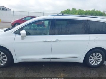 Chrysler Pacifica II 2019 Chrysler Pacifica Touring L 2019 3.6l 3.6 Benzyna 287KM, zdjęcie 2