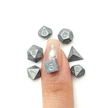 JAK UKRAŚĆ KSIĘŻYC MALUTKI ZESTAW 7 METALOWYCH KOŚCI RPG