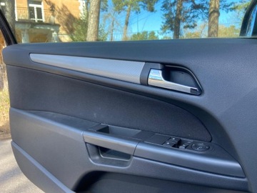 Opel Astra H Hatchback 5d 1.6 Twinport ECOTEC 105KM 2005 Opel Astra 1.6 GTC Klima Alufelgi Super Stan Sort 1.6 Benzyna 105KM, zdjęcie 21