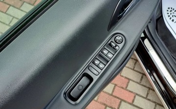 Peugeot 3008 I Crossover Facelifting 1.2 PureTech 130KM 2016 Peugeot 3008 Filmik VIDEO Head UP Panorama Navi Kamera Cofania 1.2 130KM, zdjęcie 17