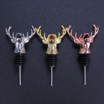 Бутылки виски с винным ликером Deer Head