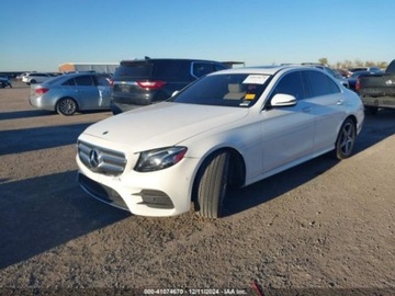 Mercedes Klasa E W213 2018 Mercedes-Benz Klasa E E 300 RWD Sedan, od ubezpieczalni 2.0 Benzyna 241KM, zdjęcie 2