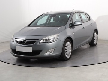 Opel Astra J Hatchback 5d 2.0 CDTI ECOTEC 160KM 2010 Opel Astra 2.0 CDTI, Klima, Tempomat, Parktronic, zdjęcie 1