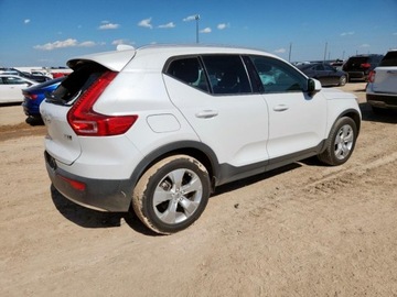 Volvo XC40 2021 Volvo XC 40 T5 Momentum 2021 2.0l 2.0 Benzyna 248KM, zdjęcie 3