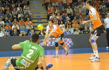 MIKASA V200W-CEV ВОЛЕЙБОЛЬНЫЙ МЯЧ НА 5 МАТЧЕЙ