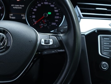 Volkswagen Passat B8 Limousine 2.0 TSI BlueMotion Technology 220KM 2015 VW Passat 2.0 TSI, Salon Polska, Serwis ASO, zdjęcie 19