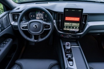 Volvo XC60 II Crossover Plug-in Facelifting 2025 2.0 T8 Plug-in hybrid 455KM 2026 Volvo XC 60 Ultra Black Edition T8 AWD plug-in, zdjęcie 16