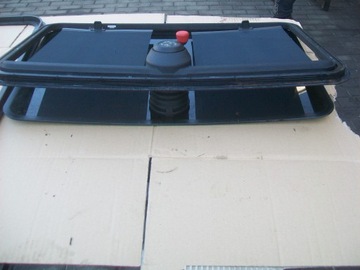 УНИВЕРСАЛЬНЫЙ РУЧНОЙ ЛЮК С ЖАЛЮЗИ, ПОДНЯТЫЙ