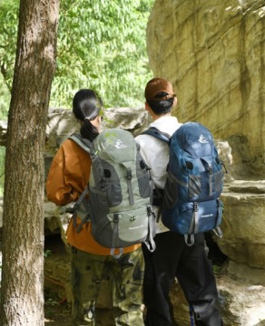 ТРЕККИНГ, СПОРТ, ПУТЕШЕСТВИЯ РЮКЗАК ДЛЯ ГОРНЫХ ПОЕЗДОК 50Л