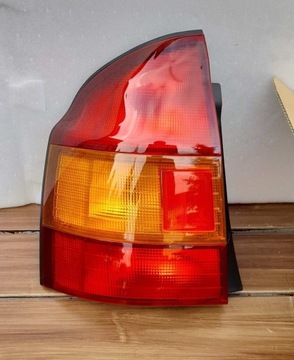LAMPA LEWY MAZDA 323 P V BA 99 STANLEY 043-2254