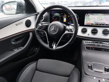 Mercedes Klasa E W213 Limuzyna Facelifting 2.0 E220d 194KM 2022 Mercedes E E 220 d, Salon Polska, 1. Właściciel, zdjęcie 6