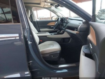 Toyota 2024 Toyota Grand Highlander 2024r., 2.4L 2.4 Benzyna 265KM, zdjęcie 8