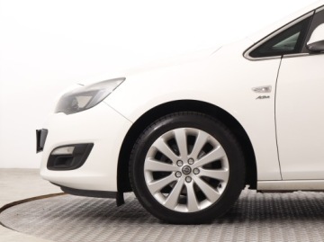 Opel Astra J Sports Tourer Facelifting 1.4 Turbo ECOTEC 140KM 2013 Opel Astra 1.4 T, Klima, Klimatronic, Tempomat, zdjęcie 14