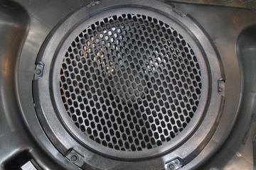 ИГРАЮЩИЕ ДИНАМИКИ MASERATI LEVANTE BOWERS WILKINS