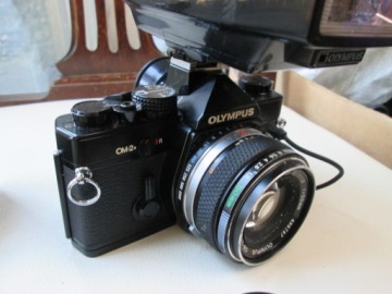Фотокамера OLYMPUS OM-2n + комплект Zuiko Auto-S 50 мм ЧЕРНЫЙ