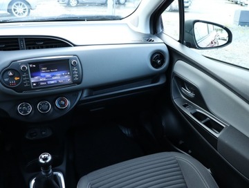 Toyota Yaris III Hatchback 5d Facelifting 2017 1.5 Dual VVT-iE 111KM 2017 Toyota Yaris 1.5 Dual VVT-i, Salon Polska, zdjęcie 7