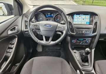 Ford Focus III Sedan Facelifting 1.0 EcoBoost 100KM 2017 Ford Focus Niski przebieg,Serwisowany,Polecam Benzyna 100KM, zdjęcie 19