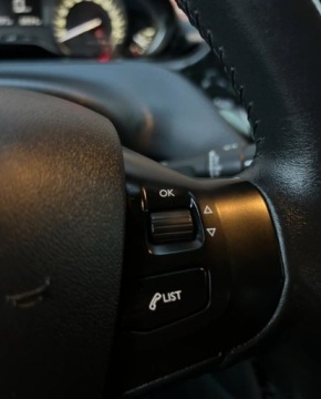 Peugeot 208 I Hatchback 5d Facelifting 1.2 PureTech 82KM 2017 Peugeot 208 Nawigacja Niski Przebieg Alu Gwarancja w cenie Warszawa VRVD, zdjęcie 24