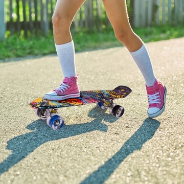 ДЕТСКИЙ СКЕЙТБОРД FISZKA, СВЕТЯЩИЕСЯ СВЕТОДИОДНЫЕ КОЛЕСА, 56 СМ, SOLID GRAFITTI ABEC-7