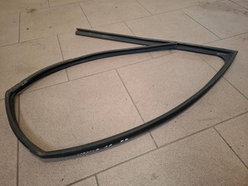 KIA VENGA 09-15 TĚSNĚNÍ OKNO PRAVÝ PŘEDNÍ
