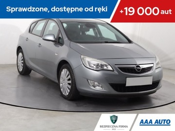 Opel Astra J Hatchback 5d 2.0 CDTI ECOTEC 160KM 2010 Opel Astra 2.0 CDTI, Klima, Tempomat, Parktronic