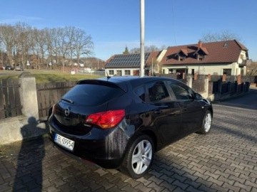 Opel Astra J Hatchback 5d 1.4 Turbo ECOTEC 140KM 2011 Opel Astra 1,4 Turbo 140 ps ładna świezo, zdjęcie 5
