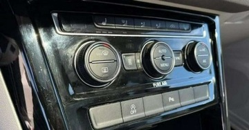 Volkswagen Touran III 1.8 TSI 180KM 2016 Volkswagen Touran Automat Panorama Parktronic Kamera Navi 7Osobowy L, zdjęcie 36