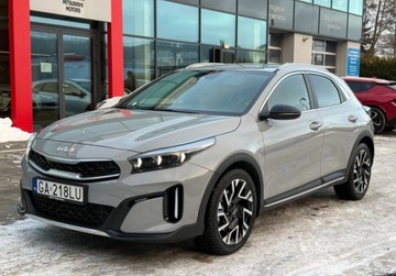 Kia XCeed 2025 Kia XCeed MY26 wersja TRIBUTE WINTER dostepny od reki w kolorze WOLF GREY, zdjęcie 2