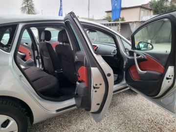 Opel Astra J Hatchback 5d 1.6 Twinport ECOTEC 115KM 2011 Opel Astra 1.6 115 KM 100% Przebieg 105 Tyś km, zdjęcie 23