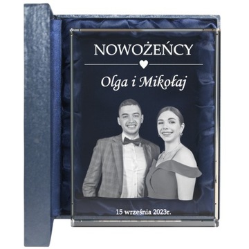 Kryształowa statuetka - Pamiątka Ślubna ze zdjęciem Młodej Pary w 3D
