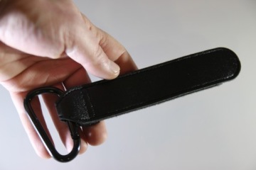 КРЮЧОК ДЛЯ СУМКИ С БЕЗОПАСНОЙ РУЧКОЙ на липучке